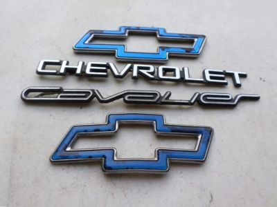 1998 Chevy Cavalier Emblem - 22591873